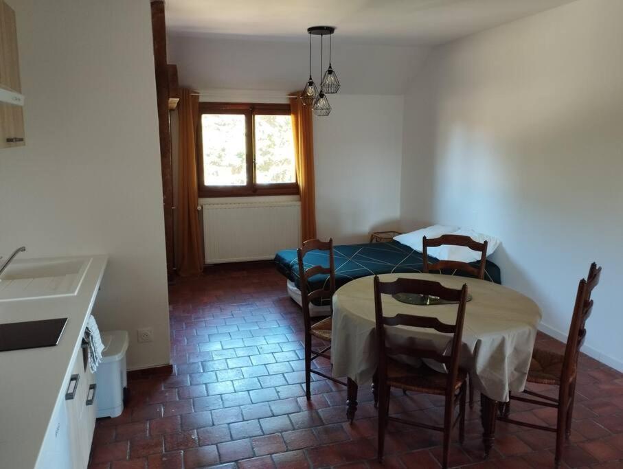 Appartement Dans Village Calme A 5 Min Des Lacs Mathaux Экстерьер фото